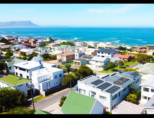 7 BEDROOM FREESTANDING FOR SALE IN KLEINMOND CENTRAL